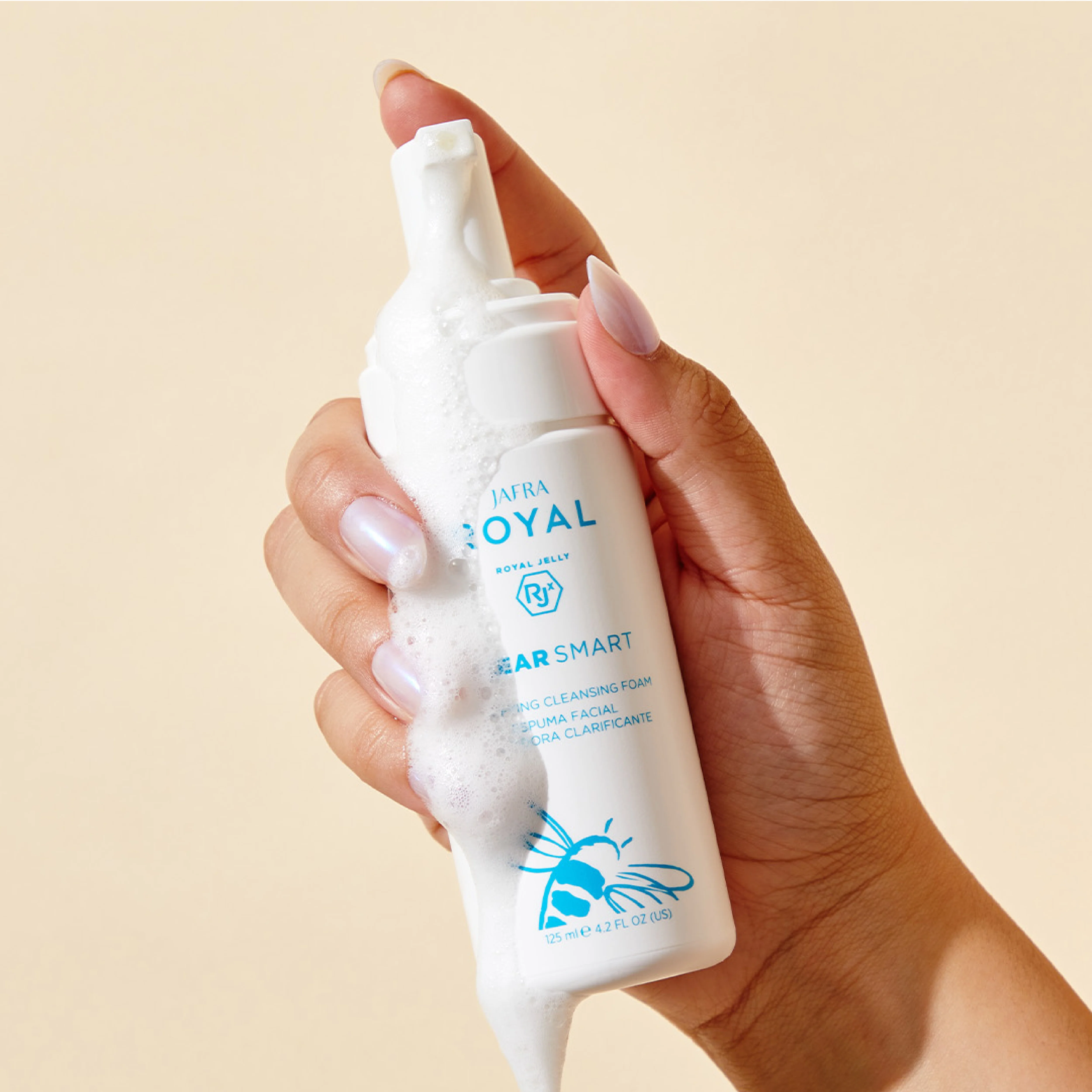 JAFRA ROYAL Clear Smart Clarifying Cleansing Foam - Image 4